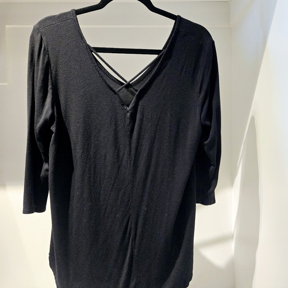 3/4 Sleeve Crisscross Top - Picture 2 of 2